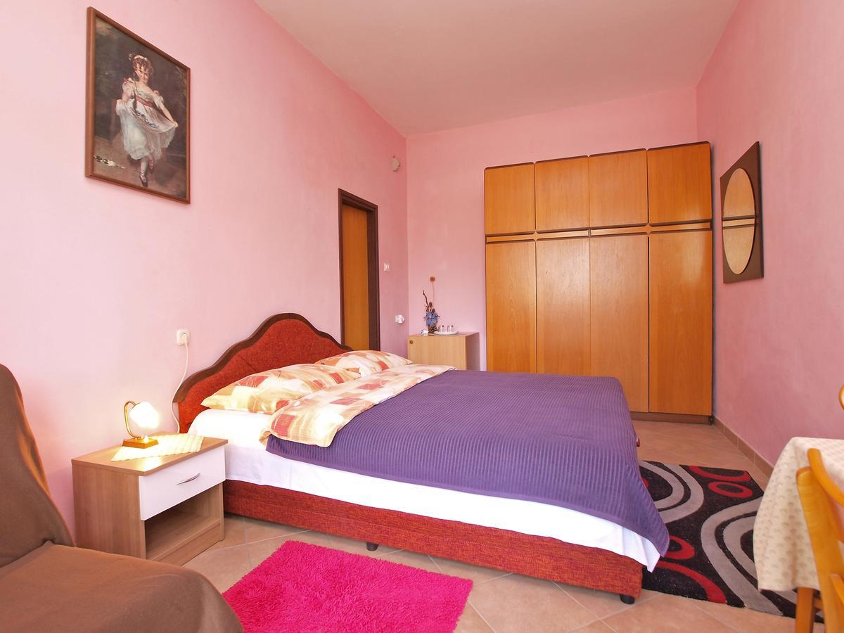 Apartments Ana Ровинь Экстерьер фото